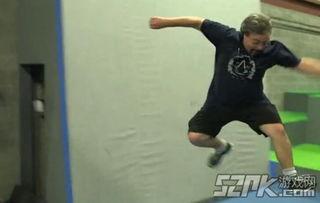 搞笑跑酷视频,笑翻全场！跑酷小能手带你领略速度与激情的欢乐之旅